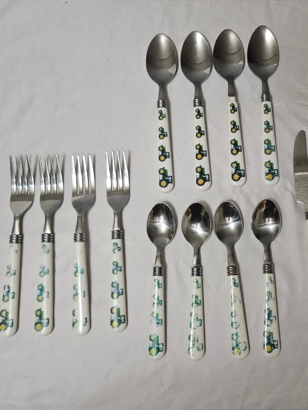 Gibson Flatwear Set Green Tractor Serves 4 USED!!